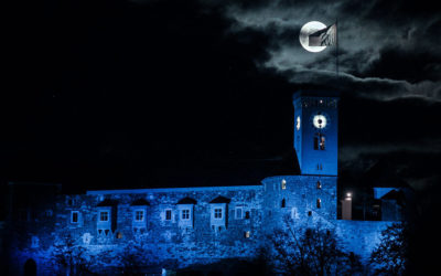 Tudi letos kar nekaj zgradb v Sloveniji obarvano v modro v podporo ozaveščanja ljudi o avtizmu